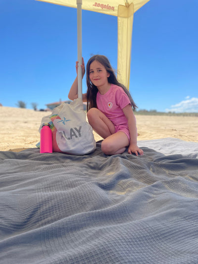 Protection UV à la plage : tout comprendre sur le UPF et le SPF