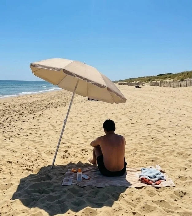 Parasol classique sur la plage